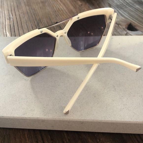 Designer Sunglass NWT $190 - Picture 3 of 3